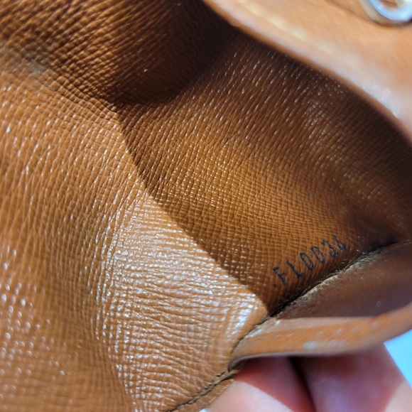 Louis Vuitton Monogram Multicles 4 Key Holder - Picture 8 of 10